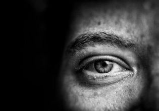 Η όρασή μας μπορεί να προβλέψει την άνοια 12 χρόνια πριν – Το προειδοποιητικό σημάδι