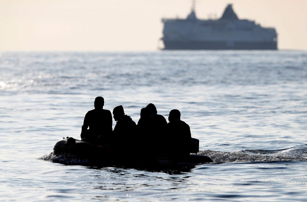 Γαλλία: Τουλάχιστον πέντε μετανάστες έχασαν τη ζωή τους στην προσπάθειά τους να διαπλεύσουν τη Μάγχη