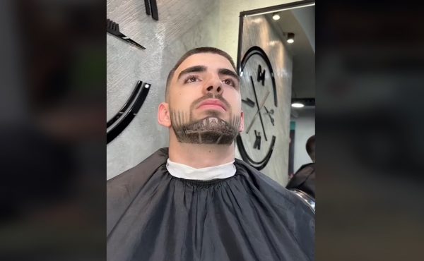 Ο κομμωτής που έγινε viral – Σχεδίασε τον Μυστικό Δείπνο σε… μούσι 