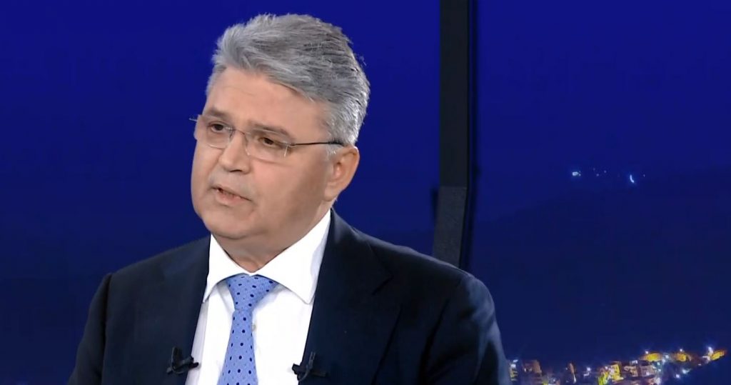 «Νίκη»: Κάλυψε απολύτως τον βουλευτή του ο Δημήτρης Νατσιός – Ο «αυθορμητισμός» και το χαστούκι