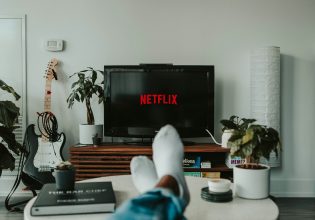 Νέα μεγάλη αύξηση των εσόδων βλέπει το Netflix – Η απόφαση που προκαλεί ανησυχία