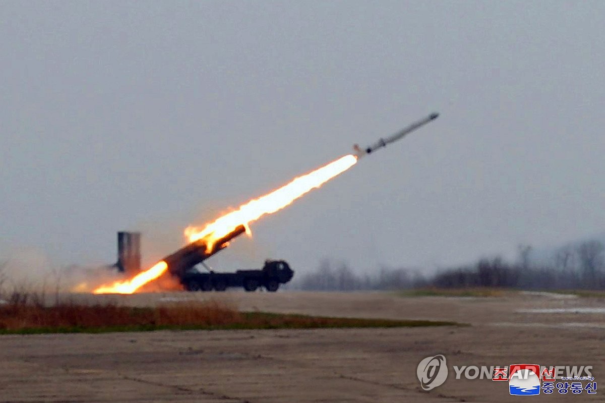 Βόρεια Κορέα: Νέες εκτοξεύσεις πυραύλων και για στρατηγικά όπλα