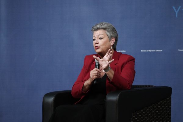 Αυστηρό μήνυμα Γιόχανσον: Οι χώρες της ΕΕ που δεν επιβάλλουν το νέο σύμφωνο, θα αντιμετωπίσουν επιπτώσεις