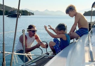 Ζευγάρι «παράτησε» τη Βρετανία και ζει με τα παιδιά του σε σκάφος στην Ελλάδα