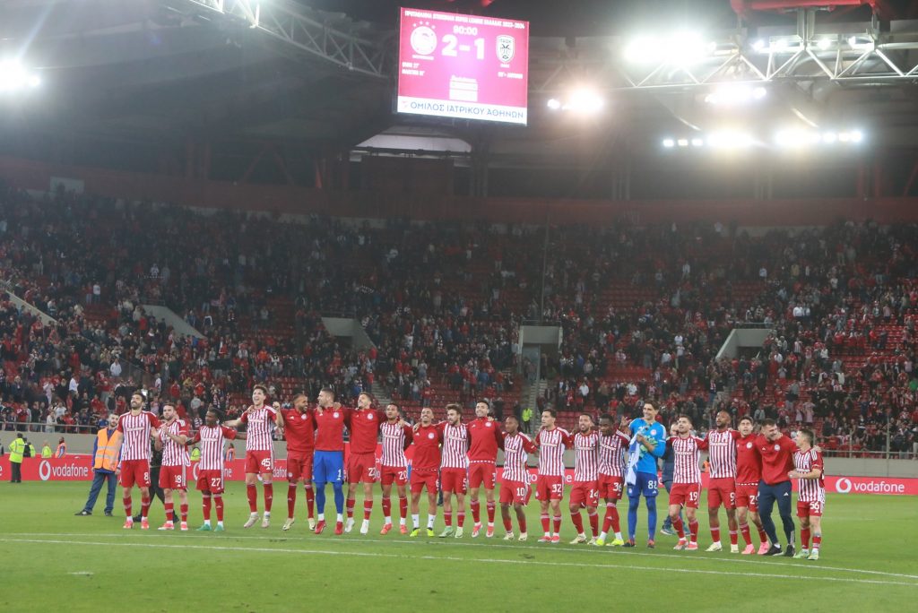 Oι Ερυθρόλευκοι, η χαρά του παιχνιδιού και η τοπ φόρμα