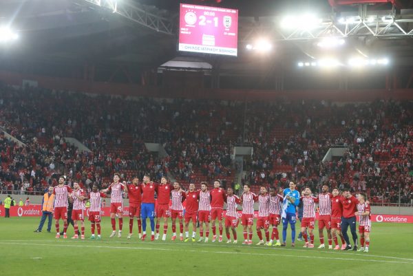 Oι Ερυθρόλευκοι, η χαρά του παιχνιδιού και η τοπ φόρμα