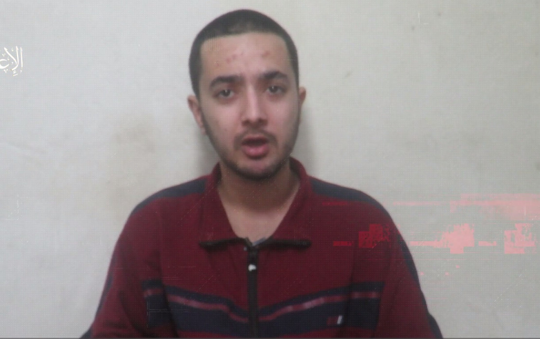 Ισραήλ: Όμηρος της Χαμάς εμφανίζεται σε βίντεο με ακρωτηριασμένο χέρι - «Ο στρατός σκότωσε 70 από εμάς»