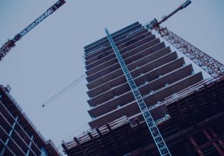 Ύψη κτιρίων: Τι αλλάζει στις οικοδομές με τροπολογία