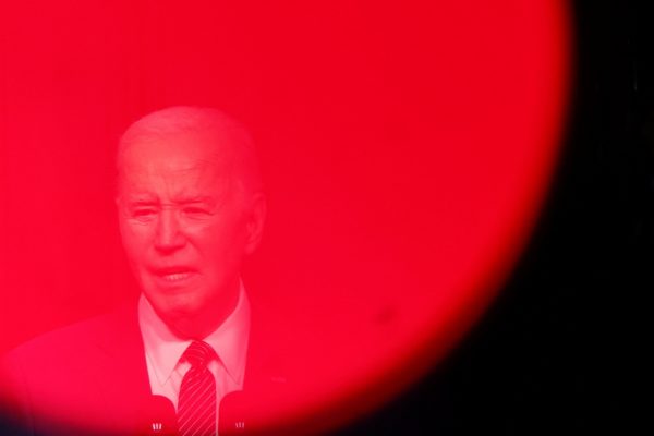 Αλχημείες Μπάιντεν στα χρήματα προς την Ουκρανία – Έως 250 δισ. μπορεί να φτάσει η αμερικανική βοήθεια!