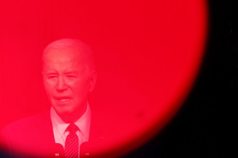 Αλχημείες Μπάιντεν στα χρήματα προς την Ουκρανία – Έως 250 δισ. μπορεί να φτάσει η αμερικανική βοήθεια!