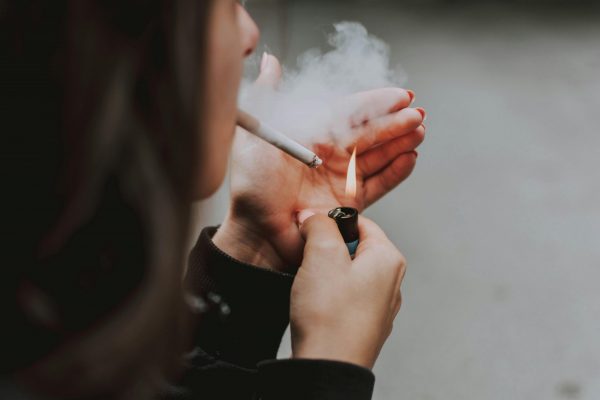 Βρετανία: Ο Σούνακ θέλει να δημιουργήσει την πρώτη άκαπνη γενιά
