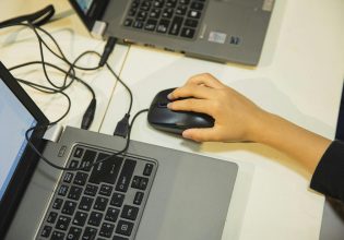 Εννέα ηλεκτρονικούς υπολογιστές σε σχολεία της Περιφέρειας δώρισε το Εφετείο της Αθήνας