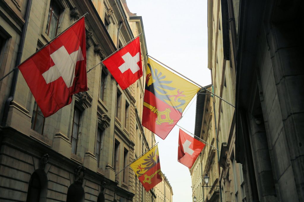 Αλλάζει τους κανόνες η Ελβετία – Σπεύδει να προλάβει μία ακόμη τραπεζική κατάρρευση