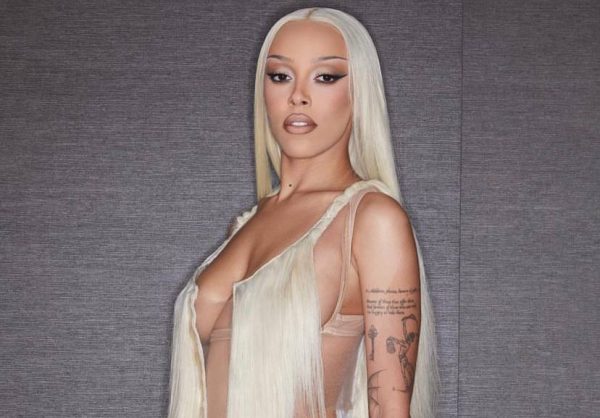 «Αφήστε τα λάθη σας στο σπίτι» – Το μήνυμα της Doja Cat σε όσους πηγαίνουν τα παιδιά τους στις συναυλίες της