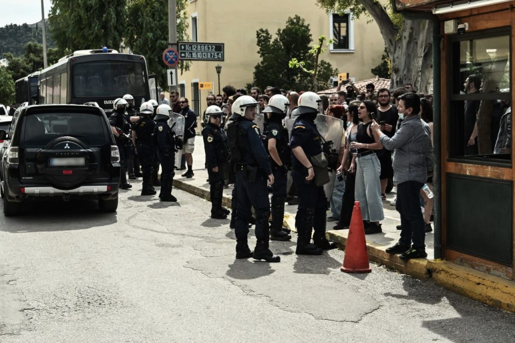 Άγιοι Ανάργυροι: Στην ανακρίτρια ο δολοφόνος της 28χρονης Κυριακής – Ένταση στην Ευελπίδων