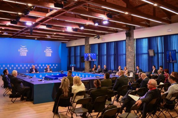 Θεοδωρικάκος στο Φόρουμ Δελφών: Εθνικές προτεραιότητες το δημογραφικό και ο παγκόσμιος Ελληνισμός