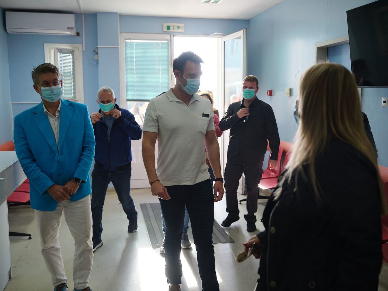 Κασσελάκης από Νοσοκομείο Σύρου: Δεν νοείται κοινωνικό κράτος με μόνο κίνητρο το φιλότιμο