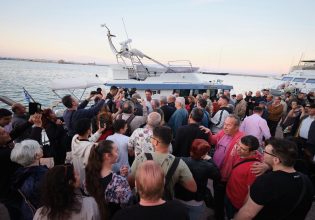 Σε Σάμο και Χίο ο Στέφανος Κασσελάκης – Η έκπληξη με τον μαθητή, το δώρο και το «ρεύμα» (vid)