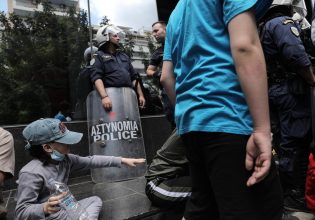Δημοτικός σύμβουλος ζητά την απομάκρυση «παρανόμων μεταναστών» από το κέντρο της Αθήνας