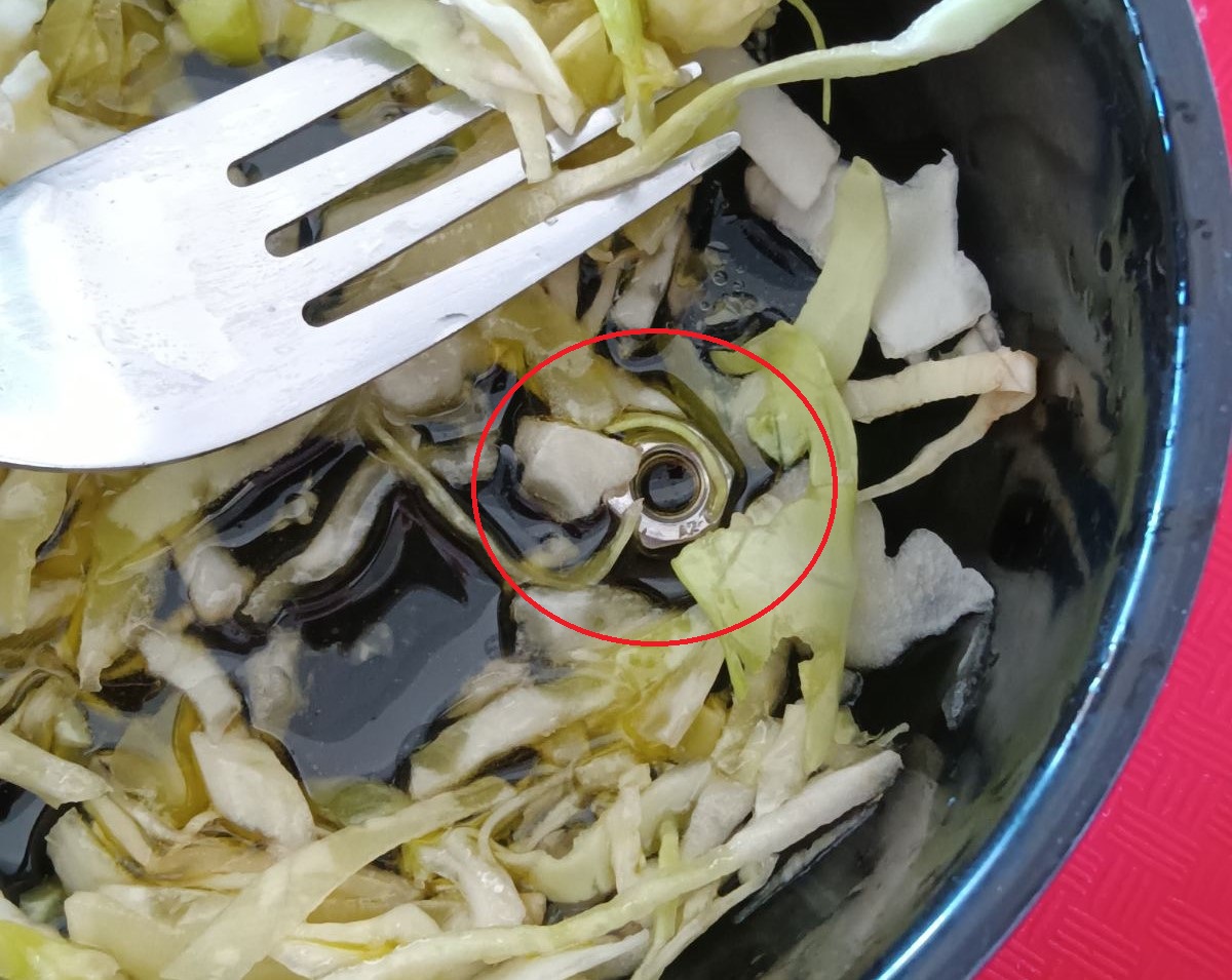Πολυτεχνείο Κρήτης: Φοιτητής βρήκε παξιμάδι... βίδας στη σαλάτα που έτρωγε