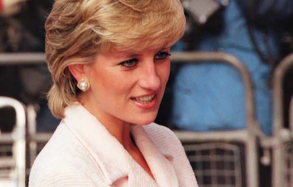 Έκθεση με σύνολα της πριγκίπισσας Νταϊάνα – Θα δημοπρατηθούν τον Ιούνιο