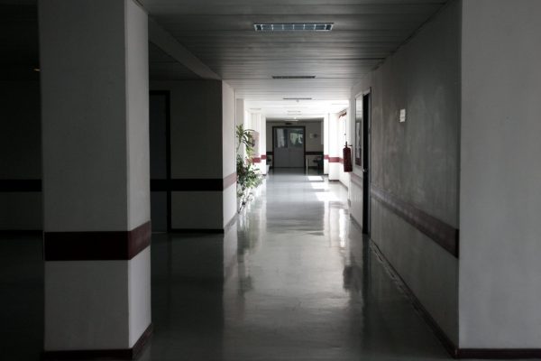 Συναγερμός στην Πάτρα: Άνδρας δραπέτευσε από Ψυχιατρική Κλινική – Πληροφορίες πως φέρει μαχαίρι