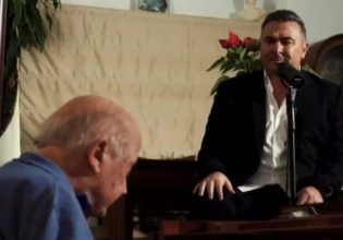 «Λύγισε» ο Αντώνης Ρέμος πλάι στον Μίμη Πλέσσα στο «Σπίτι με το MEGA» – «Έκλαψαν και οι δύο, φοβερή στιγμή»