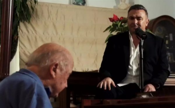 «Λύγισε» ο Αντώνης Ρέμος πλάι στον Μίμη Πλέσσα στο «Σπίτι με το MEGA» – «Έκλαψαν και οι δύο, φοβερή στιγμή»