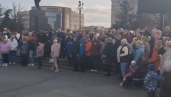 Ρωσία: Διαδηλώσεις στο Ορσκ που πλήττεται από ιστορικές πλημμύρες – Αξιώνουν την παραίτηση του δημάρχου