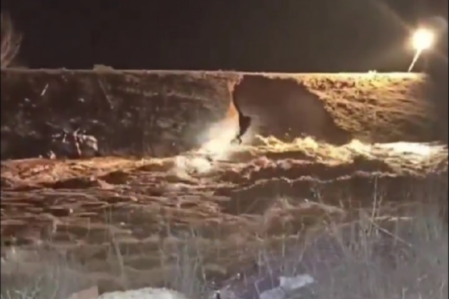 Ρωσία: Συναγερμός μετά από σπάσιμο φράγματος – Σε εξέλιξη η εκκένωση της περιοχής