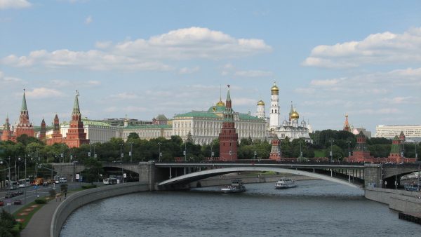 Μόσχα: Συνομιλίες για την Ουκρανία χωρίς τη Ρωσία δεν έχουν νόημα, λέει το Κρεμλίνο