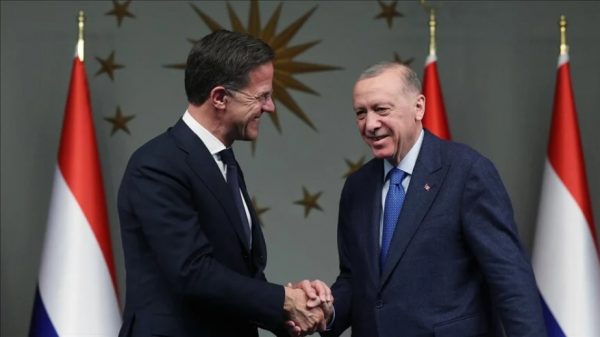 Η Τουρκία είναι ένας γεωπολιτικός παράγοντας, τονίζει ο Μαρκ Ρούτε