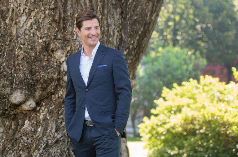 Σάκης Ρουβάς και Κάτια Ζυγούλη πιο ερωτευμένοι από ποτέ – Το τρυφερό φιλί τους