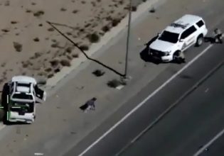 Καλιφόρνια: Η στιγμή που αστυνομικοί πυροβολούν έφηβη που τρέχει προς το μέρος τους για βοήθεια