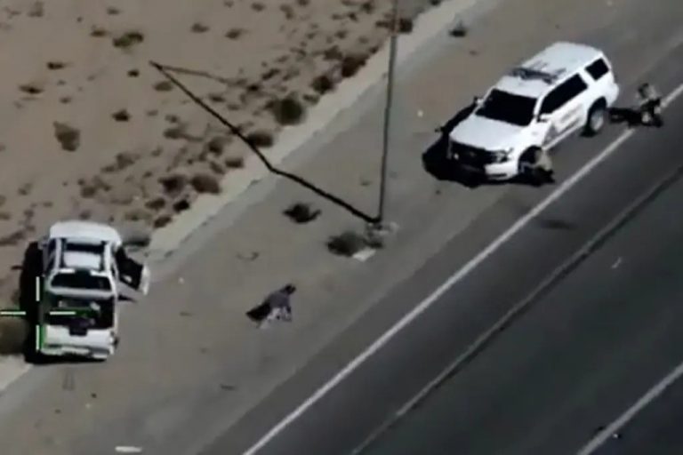 Καλιφόρνια: Η στιγμή που αστυνομικοί πυροβολούν έφηβη που τρέχει προς το μέρος τους για βοήθεια