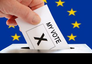 Ευρωεκλογές: Την «αστάθεια» έβγαλε η κυβέρνηση από το «συρτάρι» – «Εκβιάζει» τους ψηφοφόρους, λένε τα κόμματα