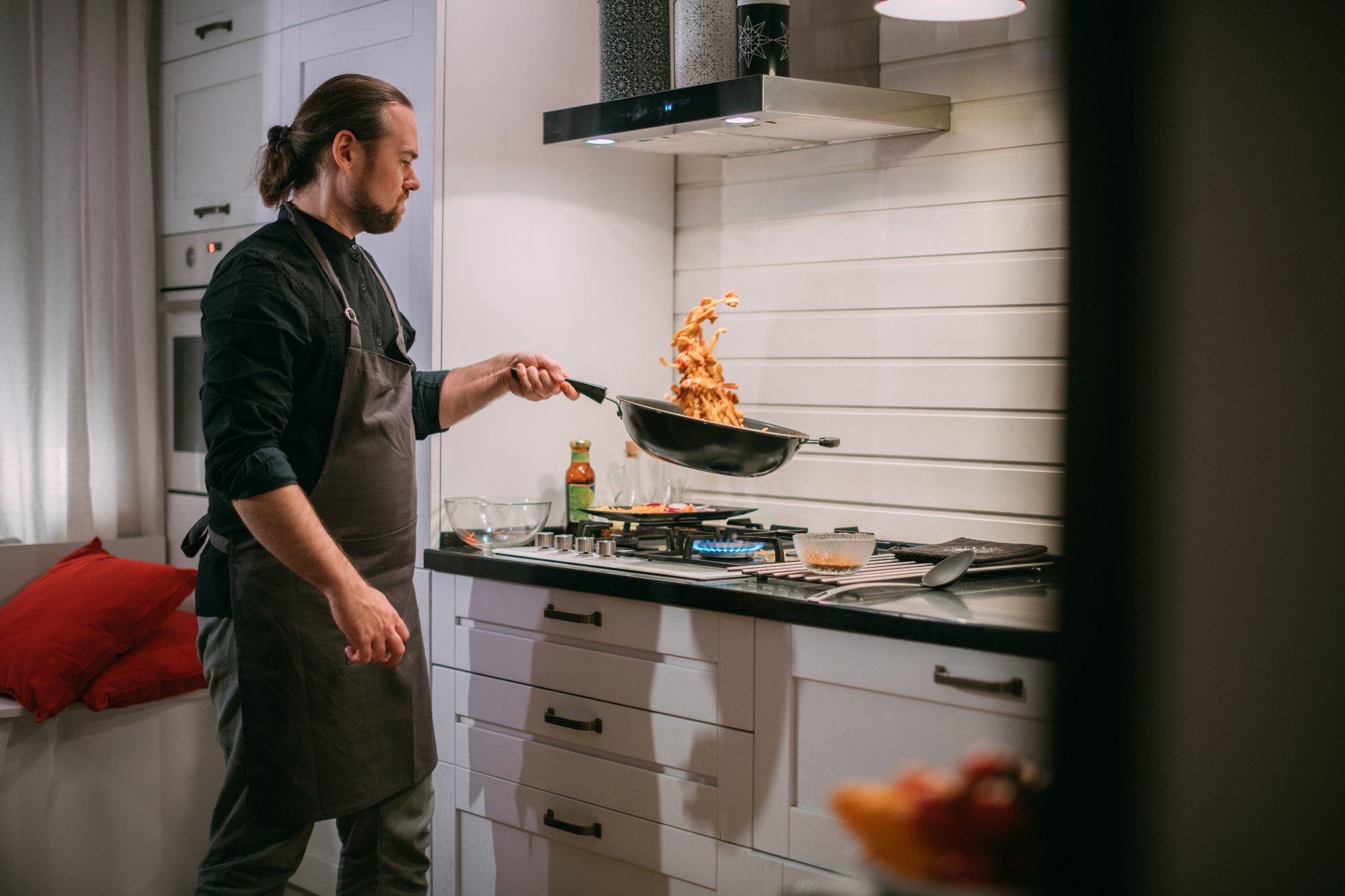 Πώς θα τηγανίζετε χωρίς να μυρίσει το σπίτι σας