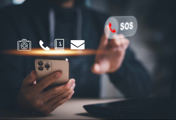 «Πάτησα 7 φορές το panic button αλλά δεν λειτούργησε» – Σοκάρει καταγγελία θύματος ενδοοικογενειακής βίας