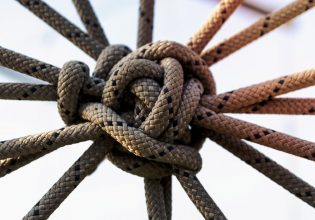 Τον κόμπο από τον Κάμπο και πέρα φοβάται ο Μητσοτάκης, τα προβλήματα που έγιναν γόρδιος δεσμός ο λαός