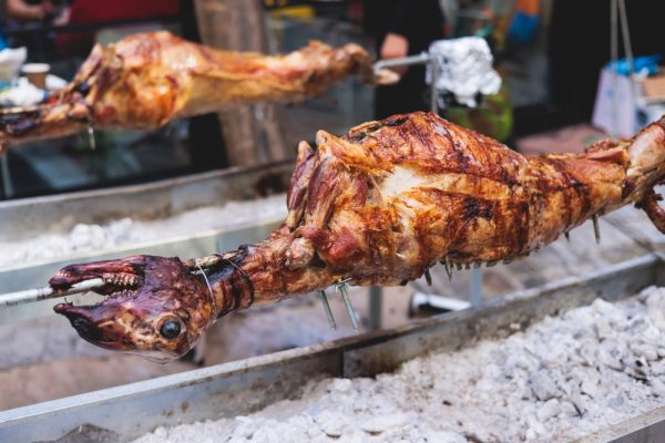 Αρνί του Πάσχα: Το κάρβουνο είναι το μυστικό για… τραγανή πετσούλα