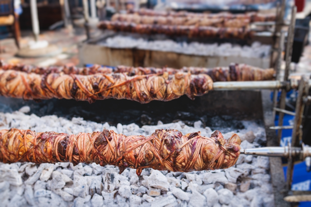 Σούβλισμα αρνιού: Πώς θα επιλέξετε την καλύτερη ψησταριά για τον οβελία