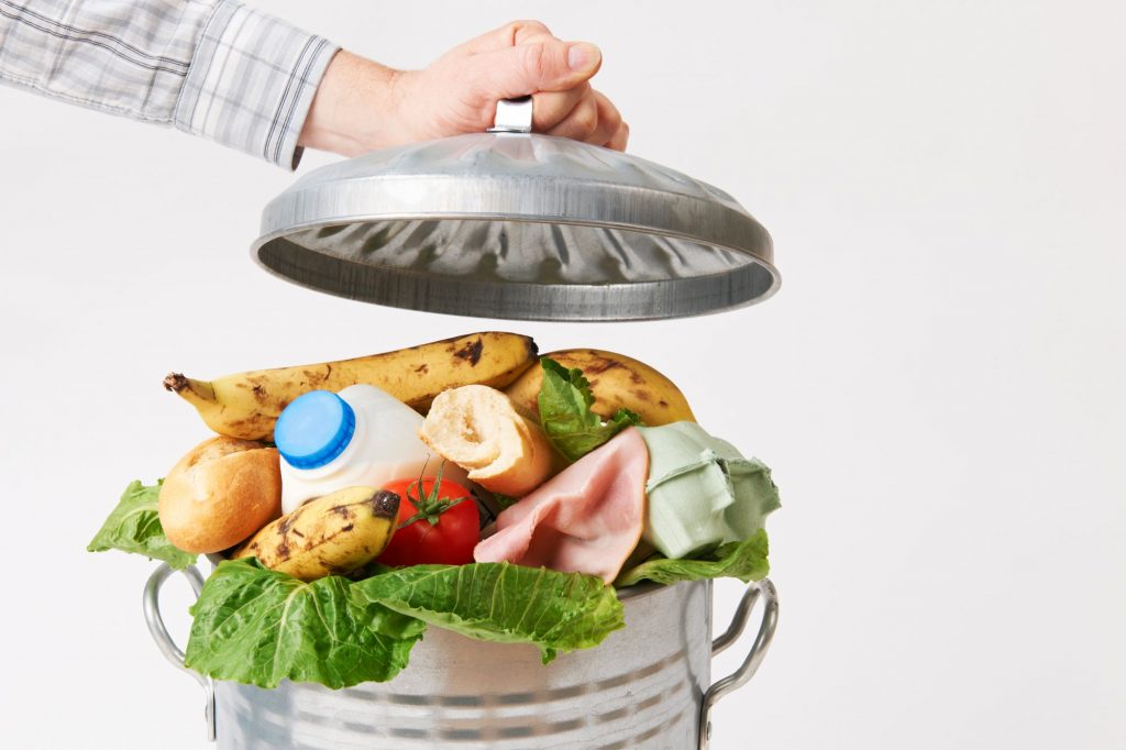 AI: Η τεχνητή νοημοσύνη σε ρόλο κατασκόπου με στόχο λιγότερα τρόφιμα στα σκουπίδια