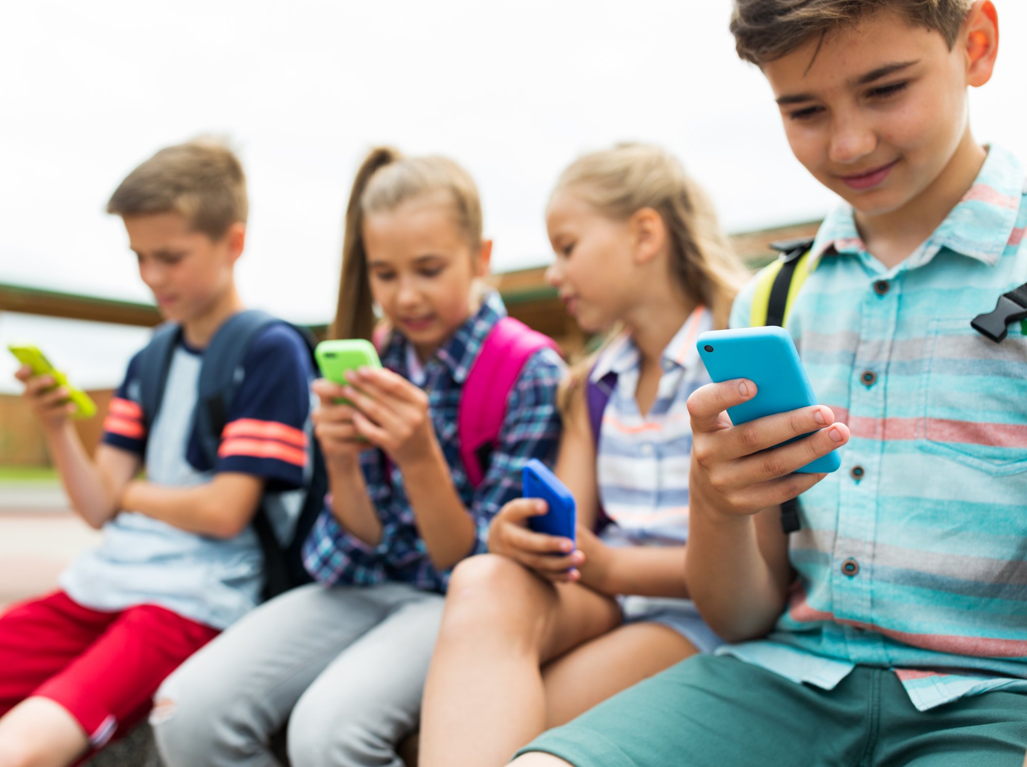 Γιατί η Φλόριντα απαγόρευσε τα smartphones για παιδιά κάτω των 14 ετών