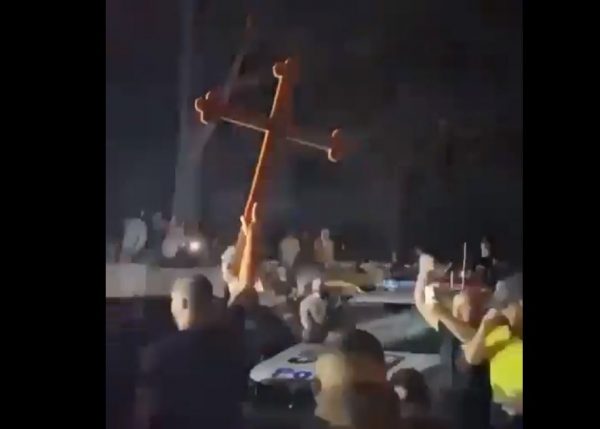 Αυστραλία: Σύλληψη 15χρονου για την επίθεση με μαχαίρι σε ναό του Σίδνεϊ – Επεισόδια και τραυματίες αστυνομικοί