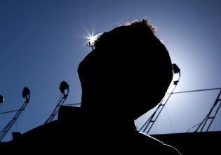 Δημοσκόπηση: Ο «Κανένας» έγινε και επιτυχημένος υπουργός – 6 στους 10 κατηγορούν για αλαζονεία την κυβέρνηση