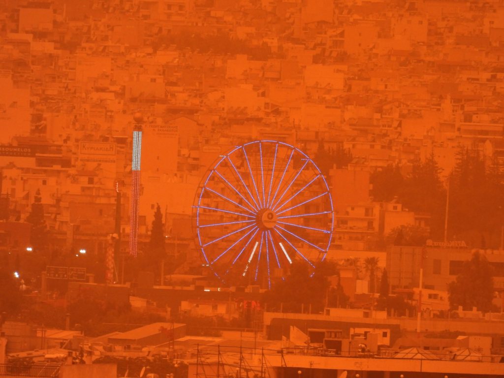 Αφρικανική σκόνη: Πώς σκέπασε την Ελλάδα – Δορυφορικές εικόνες – Πόσο θα διαρκέσει το φαινόμενο