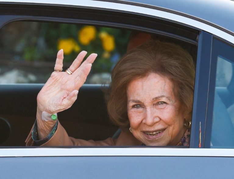 Η βασίλισσα Σοφία πήρε εξιτήριο από το νοσοκομείο