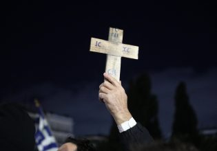 «Δεξιά του Κυρίου» μοιράζουν χαστούκια και στη Νέα Δημοκρατία κάνουν προσευχές