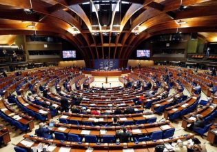 Η Ελλάδα δεν θα ψηφίσει την έκθεση Μπακογιάννη για το Κόσοβο