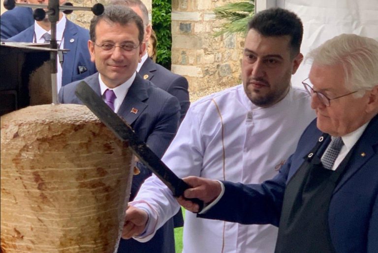 Τουρκία: Ειρωνικό σχόλιο του Γκιουλέρ για τον Σταϊνμάιερ με Eurofighter και… ντονέρ